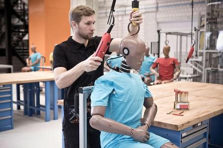 Technologiezentrum Fahrzeugsicherheit (TFS) Daimler, Crashtest