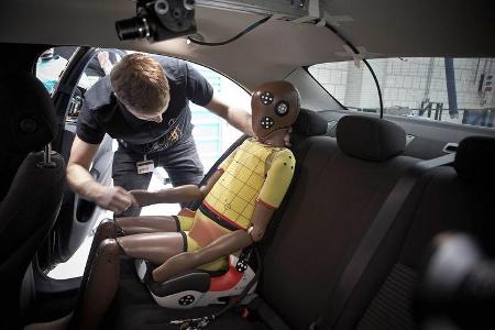 Technologiezentrum Fahrzeugsicherheit (TFS) Daimler, Crashtest