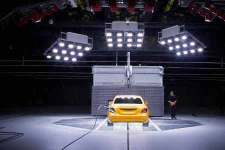 Technologiezentrum Fahrzeugsicherheit (TFS) Daimler, Crashtest