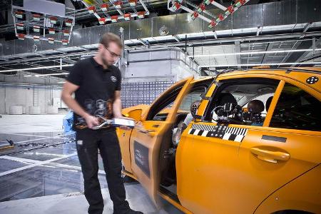 Technologiezentrum Fahrzeugsicherheit (TFS) Daimler, Crashtest
