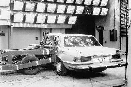 Technologiezentrum Fahrzeugsicherheit (TFS) Daimler, Crashtest