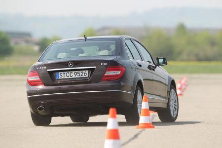 Mercedes 250 CDI, Rückansicht, Parcours, Hütchen