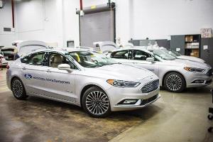 Autonomer Ford Fusion Hybrid auf der CES 2017