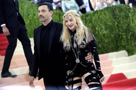 Promis mit Skandal-Outfits Madonna