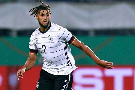 Erlaubte den Dänen um den ehemaligen BVB-Profi Jacob Bruun Larsen kaum Durchbrüche. Ließ über die rechte Abwehrseite wenig z...