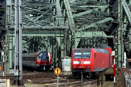 01 Regionalzug.jpg 01 Regionalzug.jpg