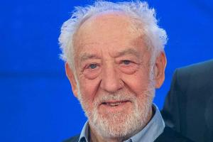 "Ja! Ja! Jaaa!": Dieter Hallervorden freut sich über Corona-Impfung