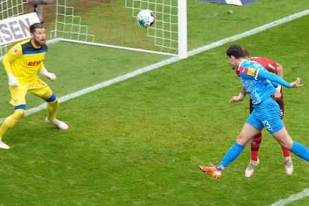 Holstein Kiel hat das Hinspiel der Bundesliga-Relegation mit 1:0 gegen den 1. FC Köln gewonnen. Dabei waren die Rheinländer ... Holstein Kiel hat das Hinspiel der Bundesliga-Relegation mit 1:0 gegen den 1. FC Köln gewonnen. Dabei waren die Rheinländer ...