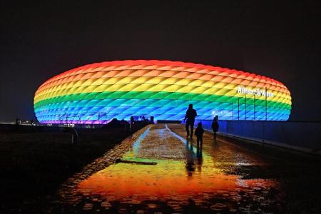 Allianz Arena mit neuen Ballonleuchten: Allianz Arena mit neuen Ballonleuchten: