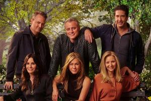 Matthew Perry, Matt LeBlanc, David Schwimmer, Courteney Cox, Jennifer Aniston und Lisa Kudrow (v.l.n.r.) am Set von "Friends...