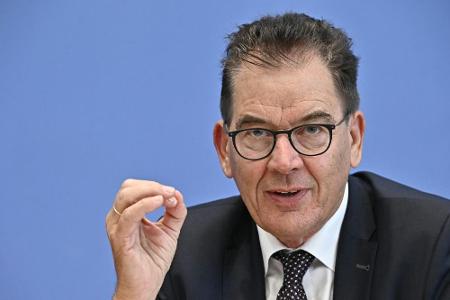 Bundesminister Müller hofft auf mehr Klimaschutz im Sport Bundesminister Müller hofft auf mehr Klimaschutz im Sport