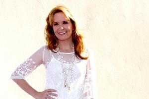Lea Thompson spielte in der "Zurück in die Zukunft"-Trilogie die Rolle der Lorraine Baines.