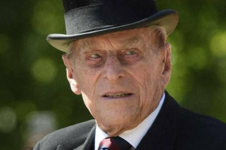 Prinz Philip bei der Militärparade Trooping the Colour zu Ehren des Geburtstags der Queen auf der Prachtstraße The Mall im J... Prinz Philip bei der Militärparade Trooping the Colour zu Ehren des Geburtstags der Queen auf der Prachtstraße The Mall im J...