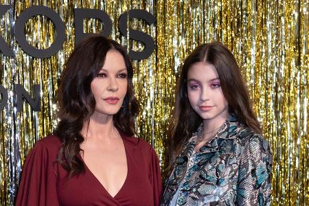 Catherine Zeta-Jones und ihre Tochter Carys bei der New York Fashion Week 2019. Catherine Zeta-Jones und ihre Tochter Carys bei der New York Fashion Week 2019.