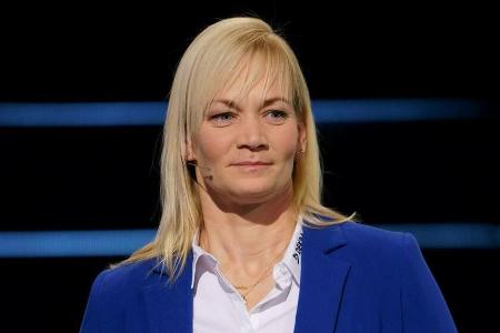 Bibiana Steinhaus ist eine von neun prominenten Frauen, die sich aktiv für eine Veränderung im deutschen Fußball starkmachen Bibiana Steinhaus ist eine von neun prominenten Frauen, die sich aktiv für eine Veränderung im deutschen Fußball starkmachen