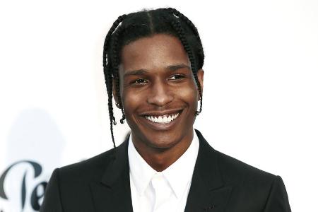 Rapper A$AP Rocky scheint in Sängerin Rihanna Rapper A$AP Rocky scheint in Sängerin Rihanna