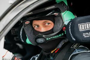Prinz William in voller Montur auf dem Knockhill Racing Curcuit