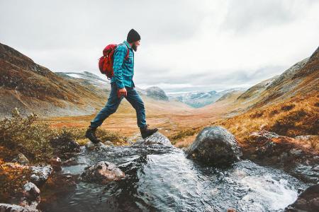 Der Frühling steht vor der Tür und die Natur erblüht in wunderschönen Farben. Also schnappen Sie sich Ihre Wanderschuhe und ... Der Frühling steht vor der Tür und die Natur erblüht in wunderschönen Farben. Also schnappen Sie sich Ihre Wanderschuhe und ...