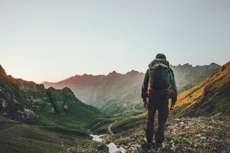 Allein in die Wildnis: Weltweit sehnen sich Menschen danach, wieder reisen zu können. Allein in die Wildnis: Weltweit sehnen sich Menschen danach, wieder reisen zu können.
