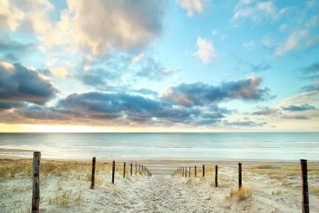Wegen der weltweiten Corona-Krise ist derzeit offen, ob ein Sommerurlaub im Ausland dieses Jahr möglich sein wird. Eine Alte... Wegen der weltweiten Corona-Krise ist derzeit offen, ob ein Sommerurlaub im Ausland dieses Jahr möglich sein wird. Eine Alte...