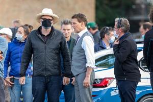 Viel los am Set - zu viel: Tom Cruise (Mitte) bei den Dreharbeiten zu "Mission: Impossible 7".