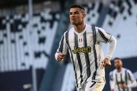 Cristiano Ronaldo kauft sich Cristiano Ronaldo kauft sich