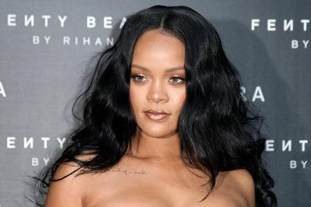Popstar Rihanna soll angeblich im Juli ein neues Musikvideo filmen. Popstar Rihanna soll angeblich im Juli ein neues Musikvideo filmen.
