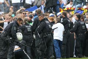Fanhilfen gründen bundesweiten Dachverband: "Fußballfans weiterhin kriminalisiert"
