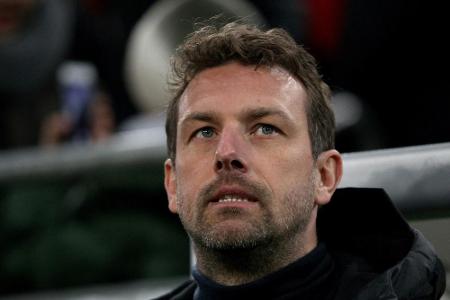 Derby-Pleite bei Weinzierl-Rückkehr: Augsburg zittert weiter Derby-Pleite bei Weinzierl-Rückkehr: Augsburg zittert weiter