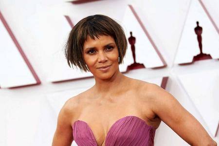 Halle Berry samt Halle Berry samt