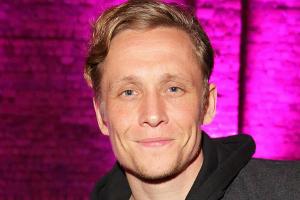Im Meerjungfrauen-Look: Matthias Schweighöfer feiert seine Tochter