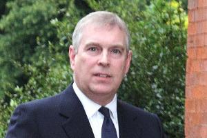 Prinz Andrew hat im und außerhalb des Buckingham Palasts kaum noch Unterstützer