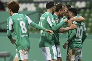 Werder-Team lautstark am Weserstadion empfangen