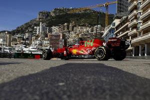 Leclerc Schnellster, Schumi crasht