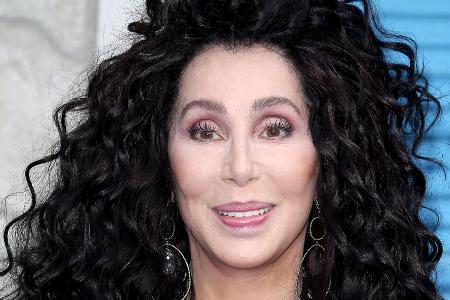 Am 20. Mai feiert Cher ihren 75. Geburtstag. Ihr Alter sieht man der Popikone nicht an. Am 20. Mai feiert Cher ihren 75. Geburtstag. Ihr Alter sieht man der Popikone nicht an.