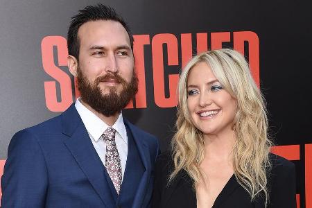 Kate Hudson und Danny Fujikawa bei einer Premiere in Beverly Hills - 2017 trug der Musiker auch kürzere Haare. Kate Hudson und Danny Fujikawa bei einer Premiere in Beverly Hills - 2017 trug der Musiker auch kürzere Haare.