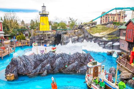 Die Achterbahn Poseidon im Europa-Park wartet auf Besucher.