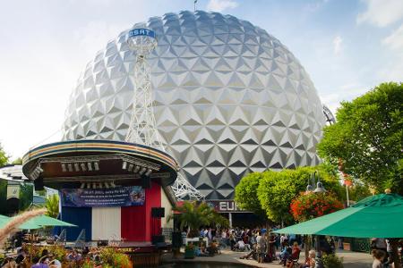 Nach langer Corona-Durststrecke haben Deutschlands Freizeitparks wie der Europapark wieder offen. Nach langer Corona-Durststrecke haben Deutschlands Freizeitparks wie der Europapark wieder offen.