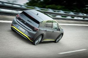 So cool fährt die E-Version des Golf R