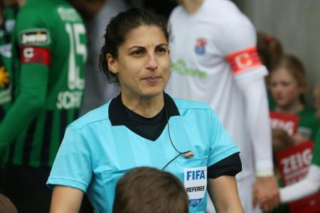 Deutsche Schiedsrichterin Hussein pfeift Champions-League-Finale der Frauen Deutsche Schiedsrichterin Hussein pfeift Champions-League-Finale der Frauen