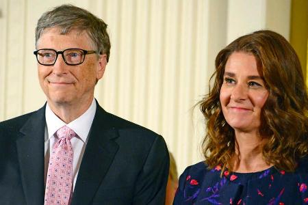 Microsoft-Mitgründer Bill Gates und seine Ehefrau Melinda Gates werden sich nach rund 27 Jahren Ehe scheiden lassen. Microsoft-Mitgründer Bill Gates und seine Ehefrau Melinda Gates werden sich nach rund 27 Jahren Ehe scheiden lassen.