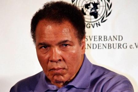 Die einstige Box-Legende Muhammad Ali ereilte dasselbe Schicksal. Angeblich habe er bereits 1981 bemerkt, dass mit seinem Kö...