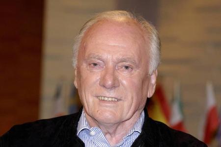 Am 1. Februar 2015 brachte sein Tod die Fußball-Welt zum Trauern: Seit 2013 litt Udo Lattek sowohl an Parkinson als auch an ...