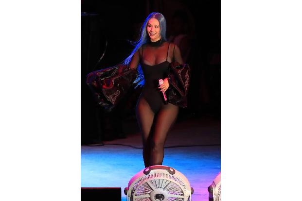 Iggy Azalea schaffte 2014 bei der Pre-VMA-Show etwas Außerordentliches: Sie fiel während ihres Songs rückwärts von der Bühne...