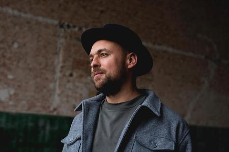 Max Mutzke macht sich mit seinem neuen Song Max Mutzke macht sich mit seinem neuen Song