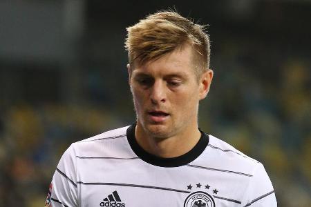 Toni Kroos, hier während eines Spiels im vergangenen Jahr, ist positiv auf Corona getestet worden Toni Kroos, hier während eines Spiels im vergangenen Jahr, ist positiv auf Corona getestet worden