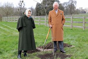 Begnadete Gärtner: Queen Elizabeth II. und Prinz Charles