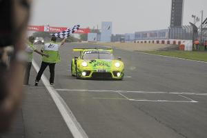 Manthey-Racing gewinnt 24h-Rennen