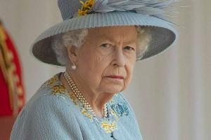 "Never complain, never explain" - dieses langjährige Prinzip will die Queen nun ablegen.