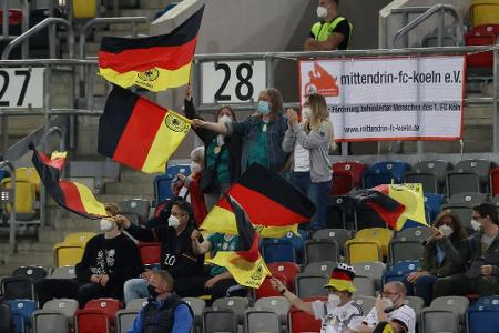 Bis zu 1000 Fans beim Länderspiel der DFB-Frauen in Offenbach Bis zu 1000 Fans beim Länderspiel der DFB-Frauen in Offenbach